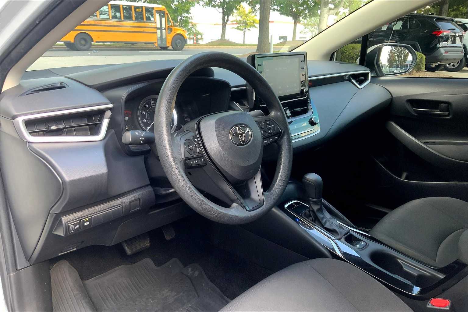 2022 Toyota Corolla LE photo 16