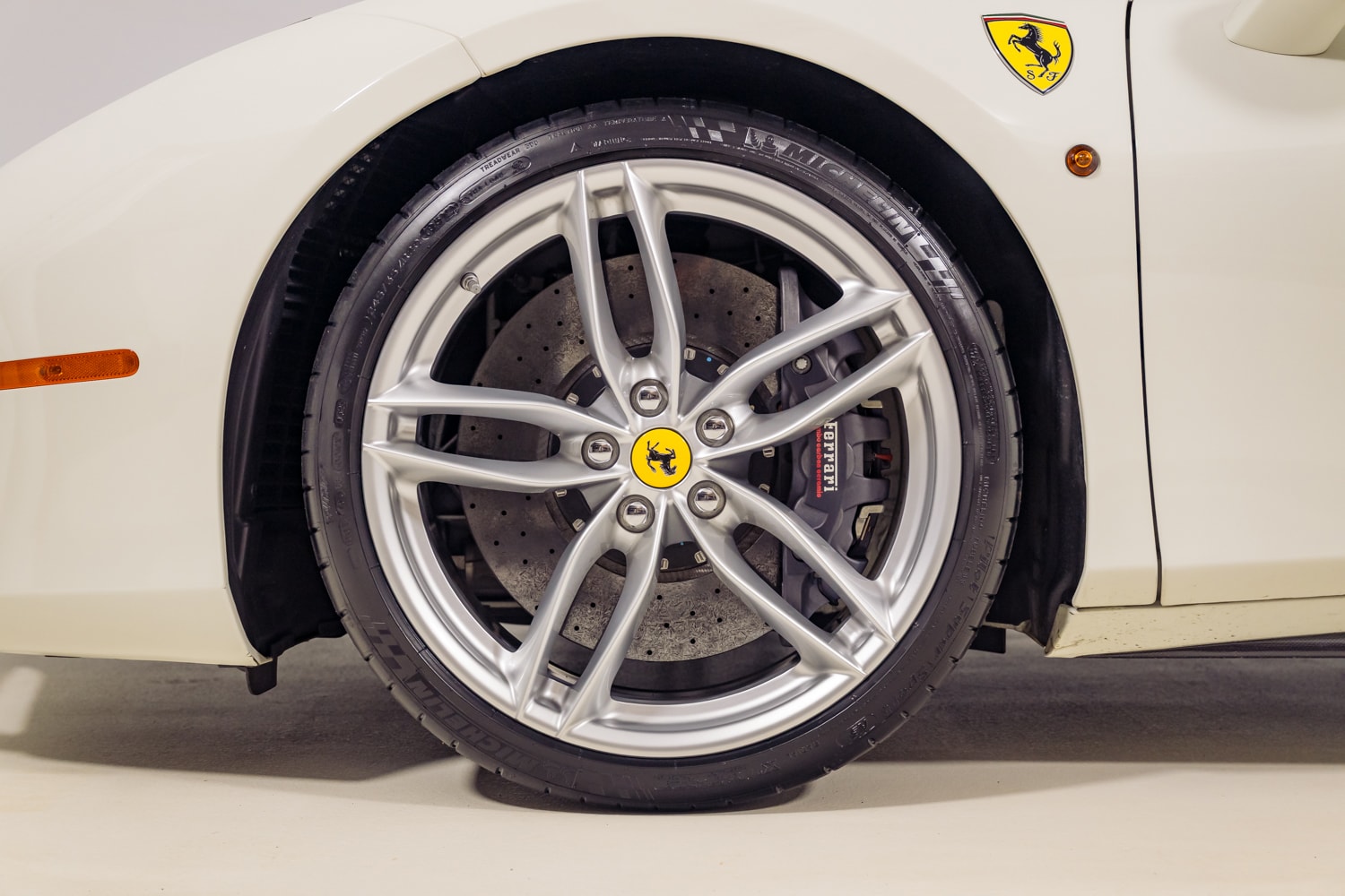 2016 Ferrari 488 GTB photo 26
