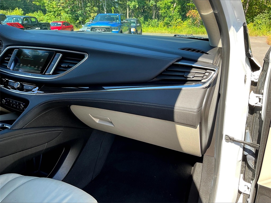 2018 Buick Enclave Essence photo 12