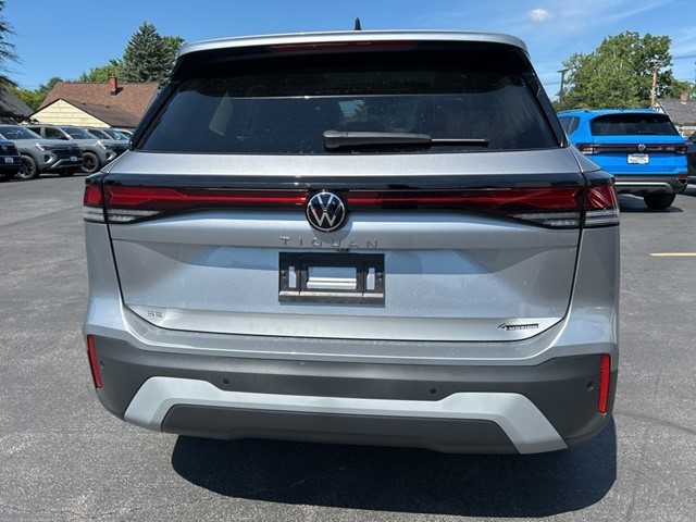 2025 Volkswagen Tiguan SE photo 4