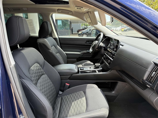 2023 Nissan Pathfinder SV photo 14