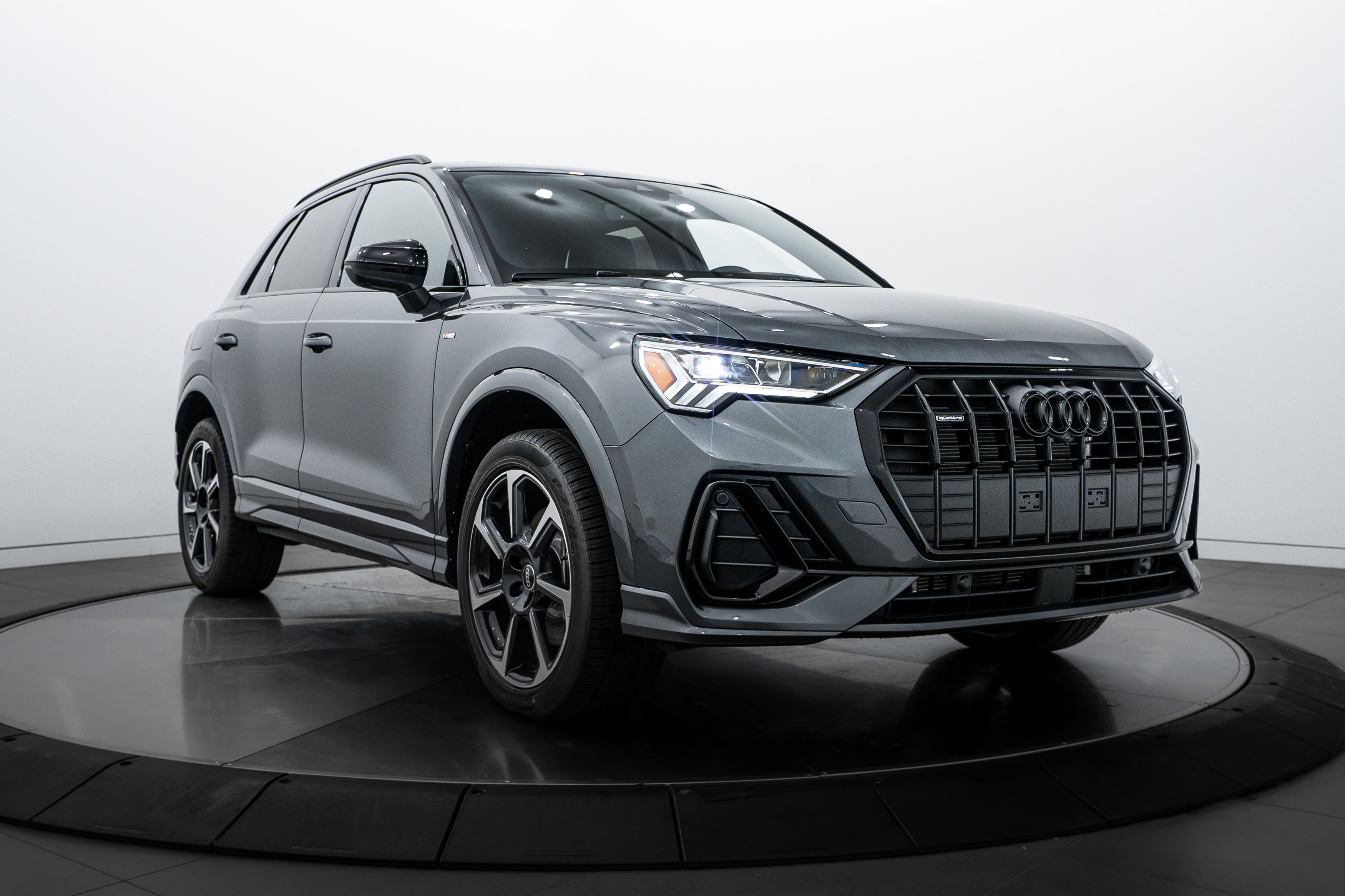 2025 Audi Q3 S line Premium Plus photo 2