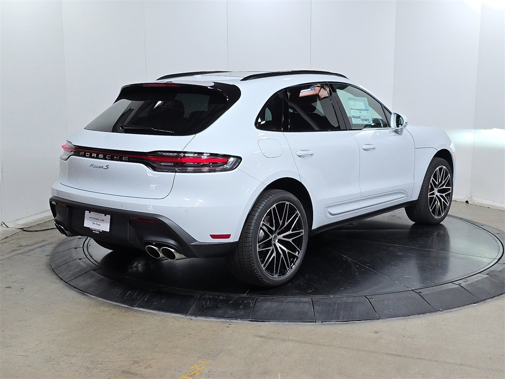 2026 Porsche Macan S photo 7