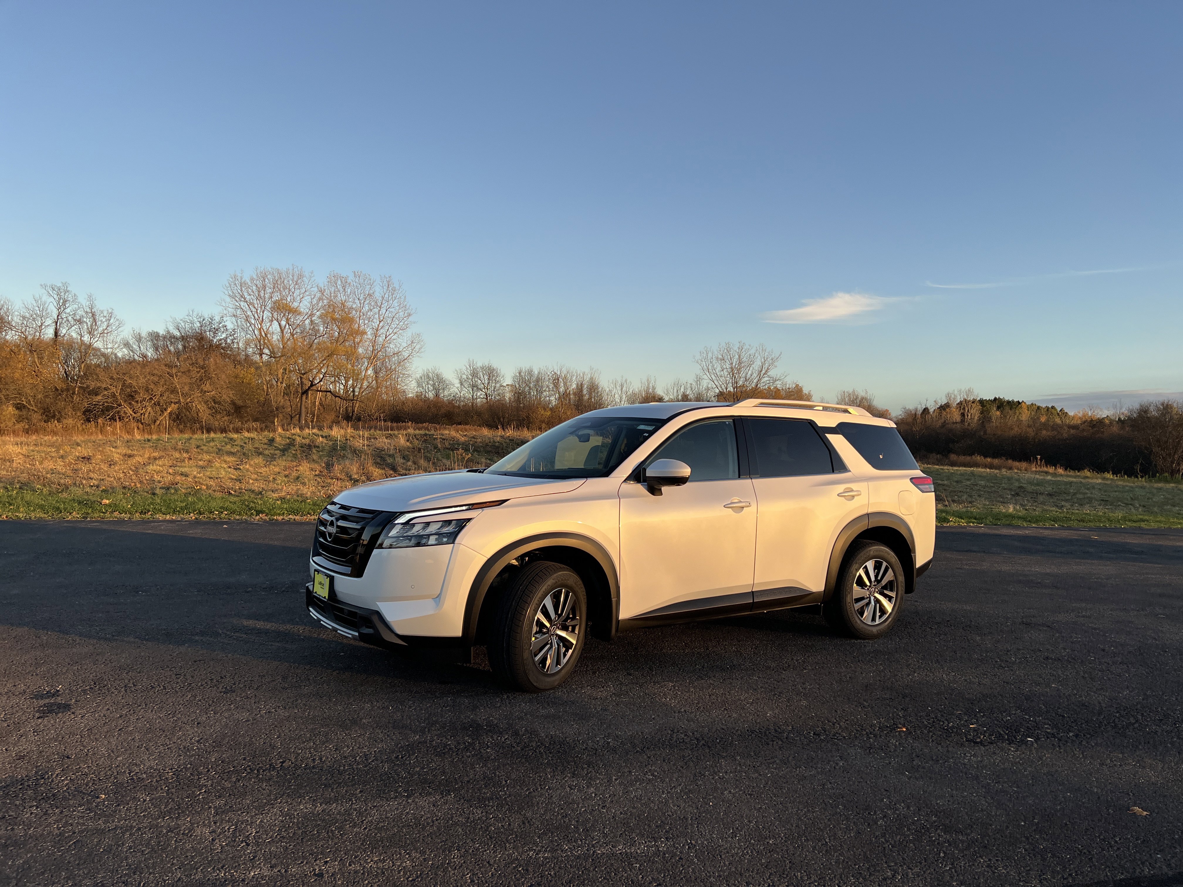 2025 Nissan Pathfinder SL's photo