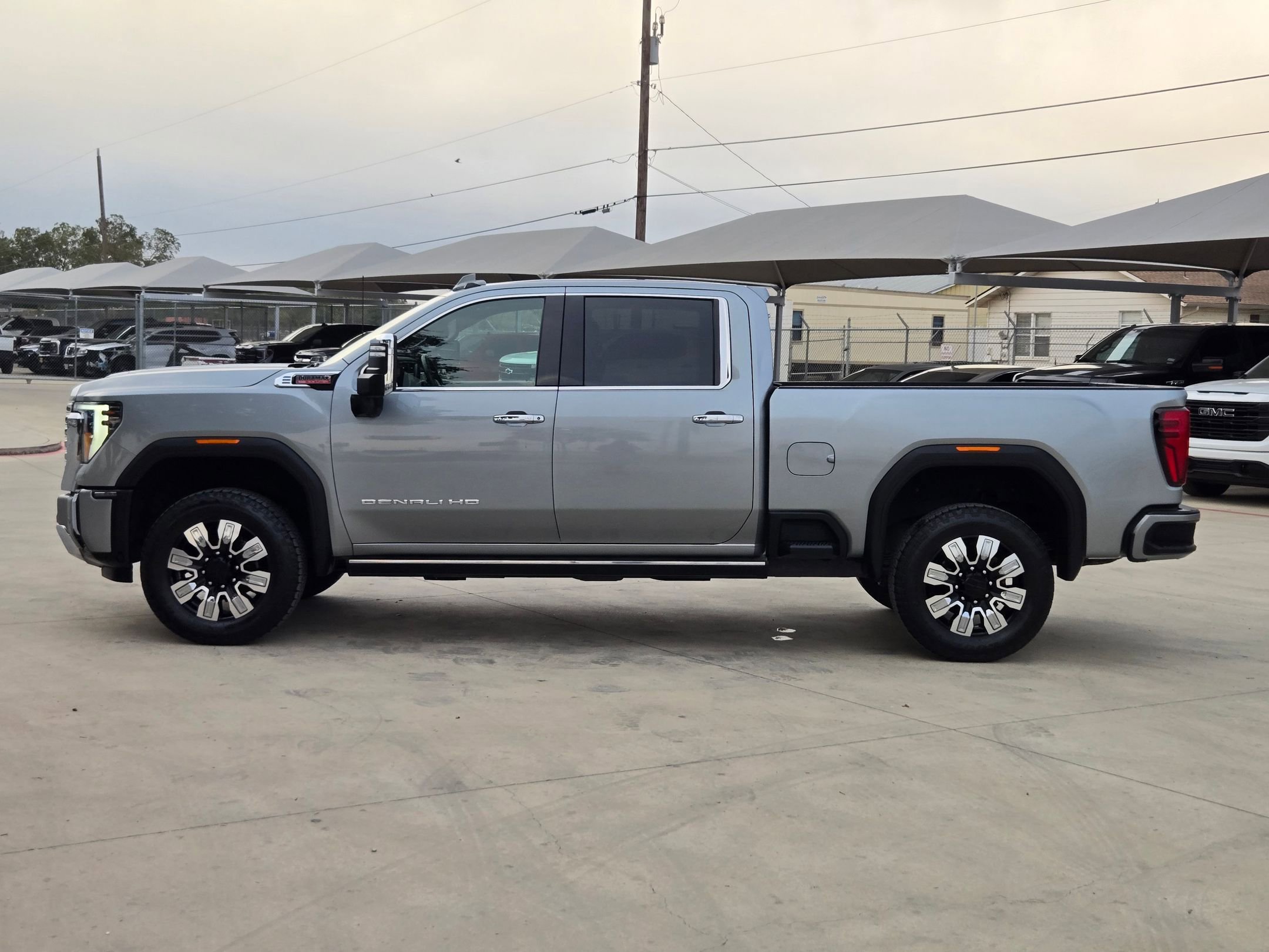 2024 Gmc Sierra 2500 HD Denali photo 3