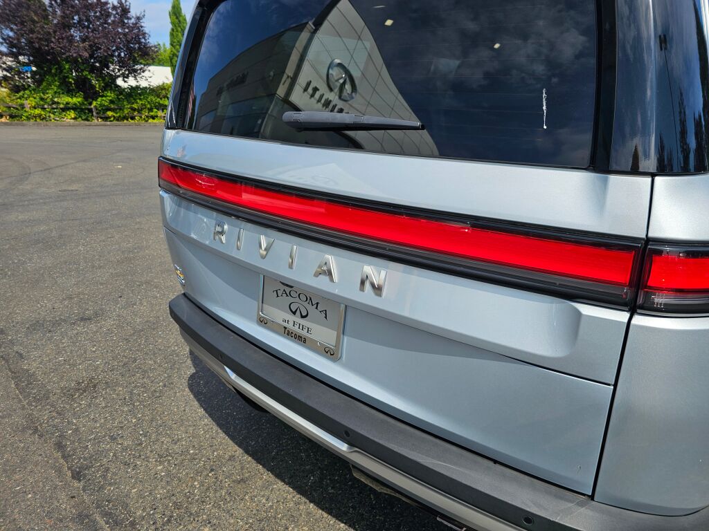 2023 Rivian R1S Adventure photo 17