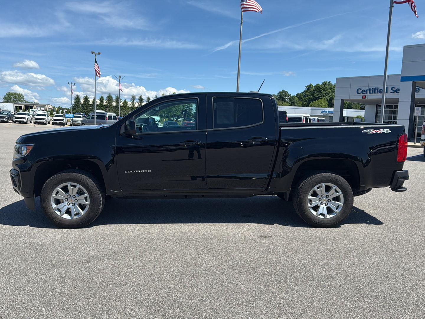 2022 Chevrolet Colorado LT photo 3