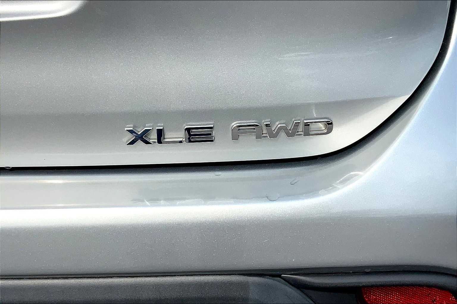 2021 Toyota Highlander XLE photo 9