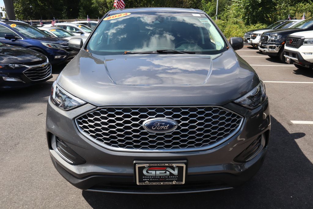 2024 Ford Edge SEL photo 2