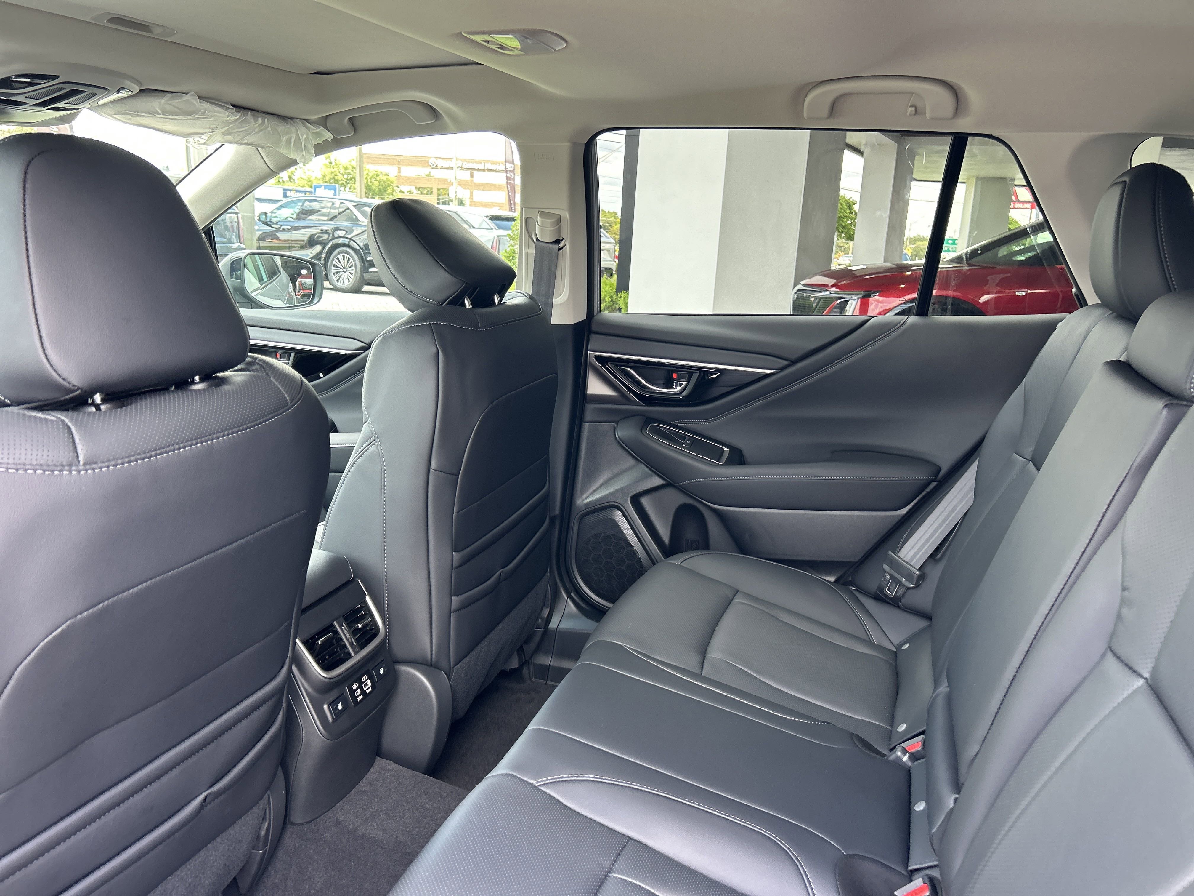 2025 Subaru Outback Touring XT photo 4