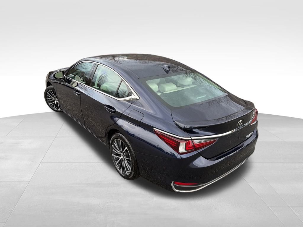 2025 Lexus ES 300h photo 4