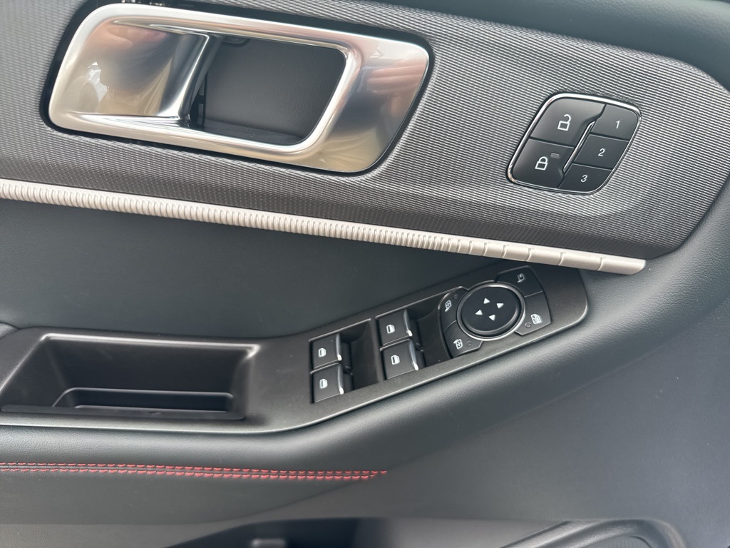 2025 Ford Explorer ST-Line photo 23