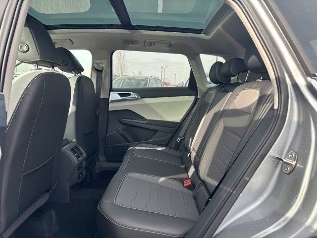 2025 Volkswagen Taos SE photo 12