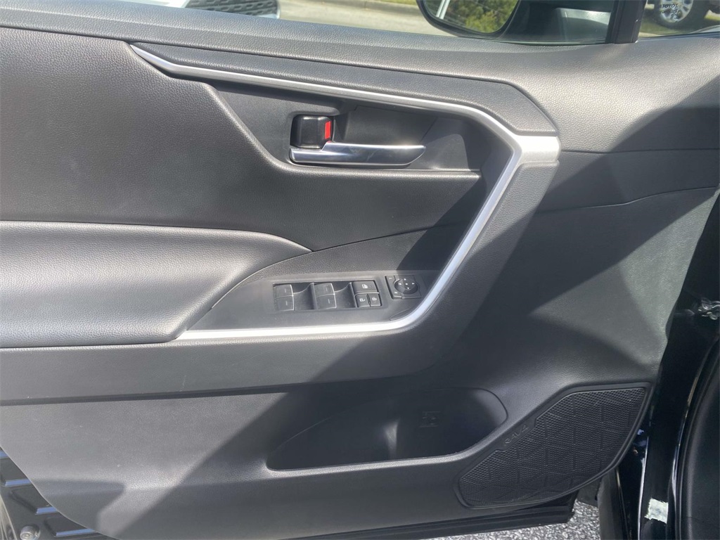 2022 Toyota RAV4 XLE photo 14