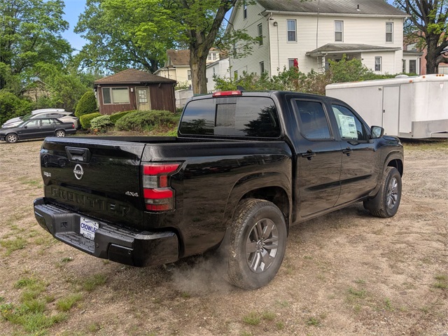 2025 Nissan Frontier SV Crew Cab photo 3