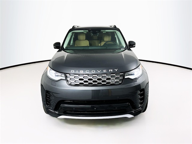 2025 Land Rover Discovery Metropolitan Edition photo 2