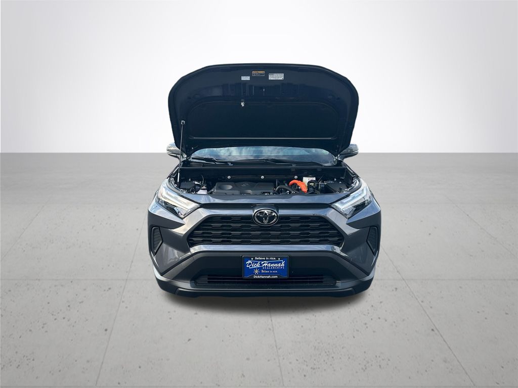 2025 Toyota RAV4 Hybrid XLE photo 3