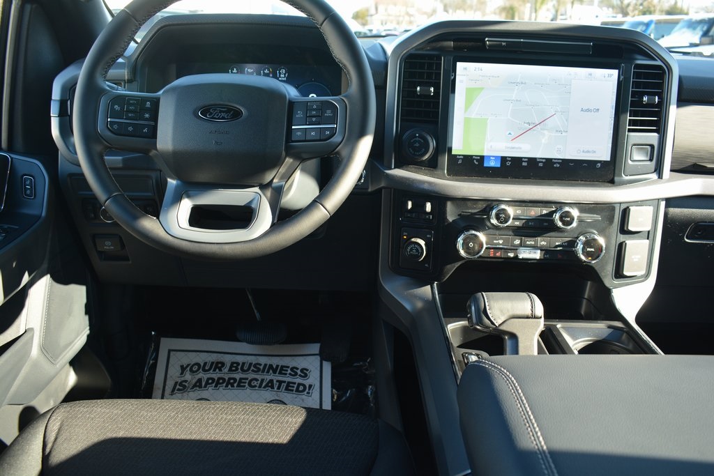 2025 Ford F-150 XLT photo 3
