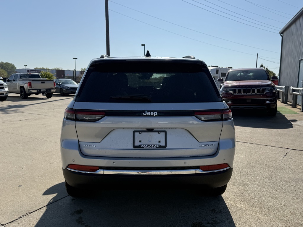 2025 Jeep Grand Cherokee Limited photo 3