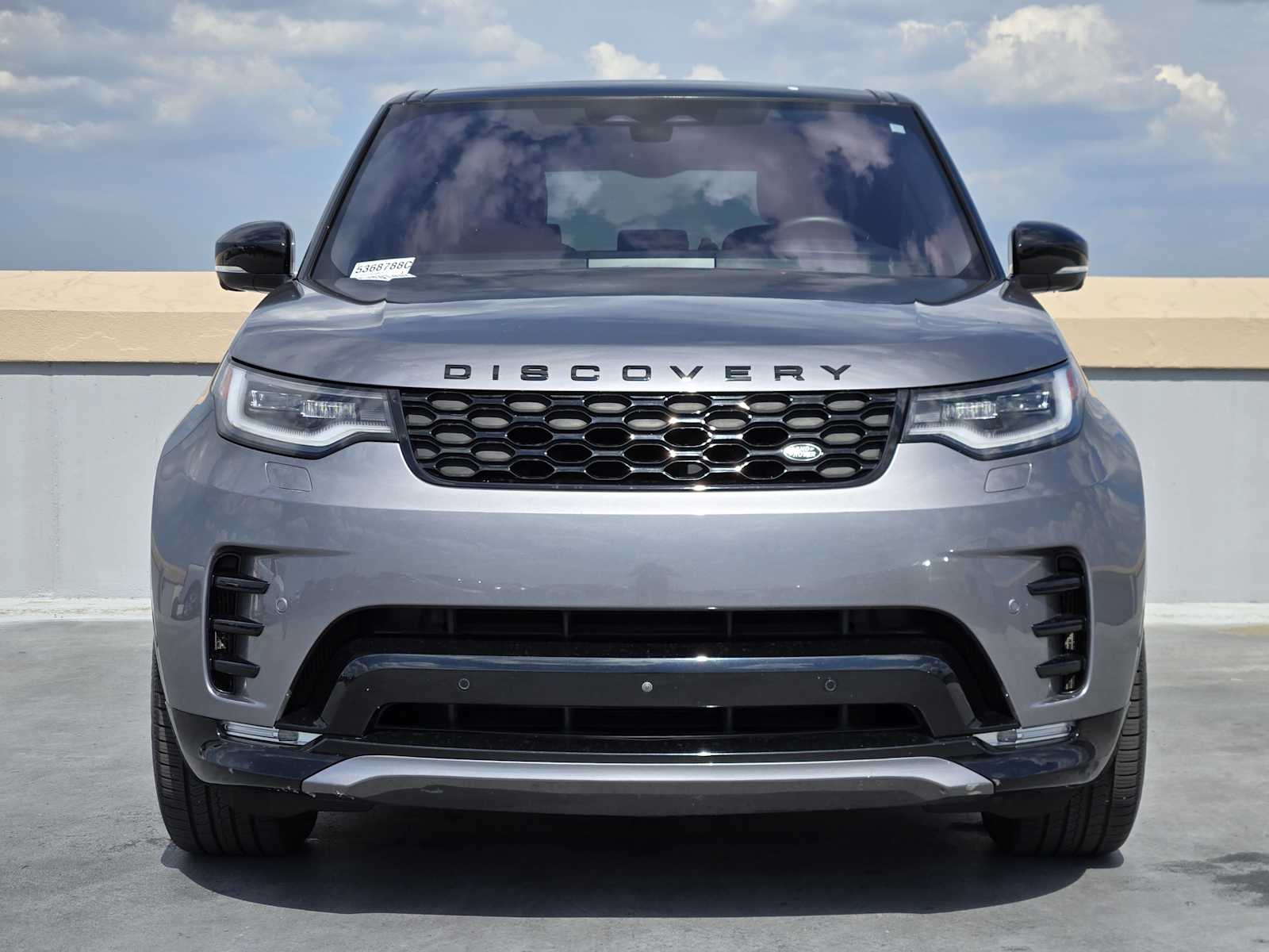 2022 Land Rover Discovery S R-Dynamic photo 2