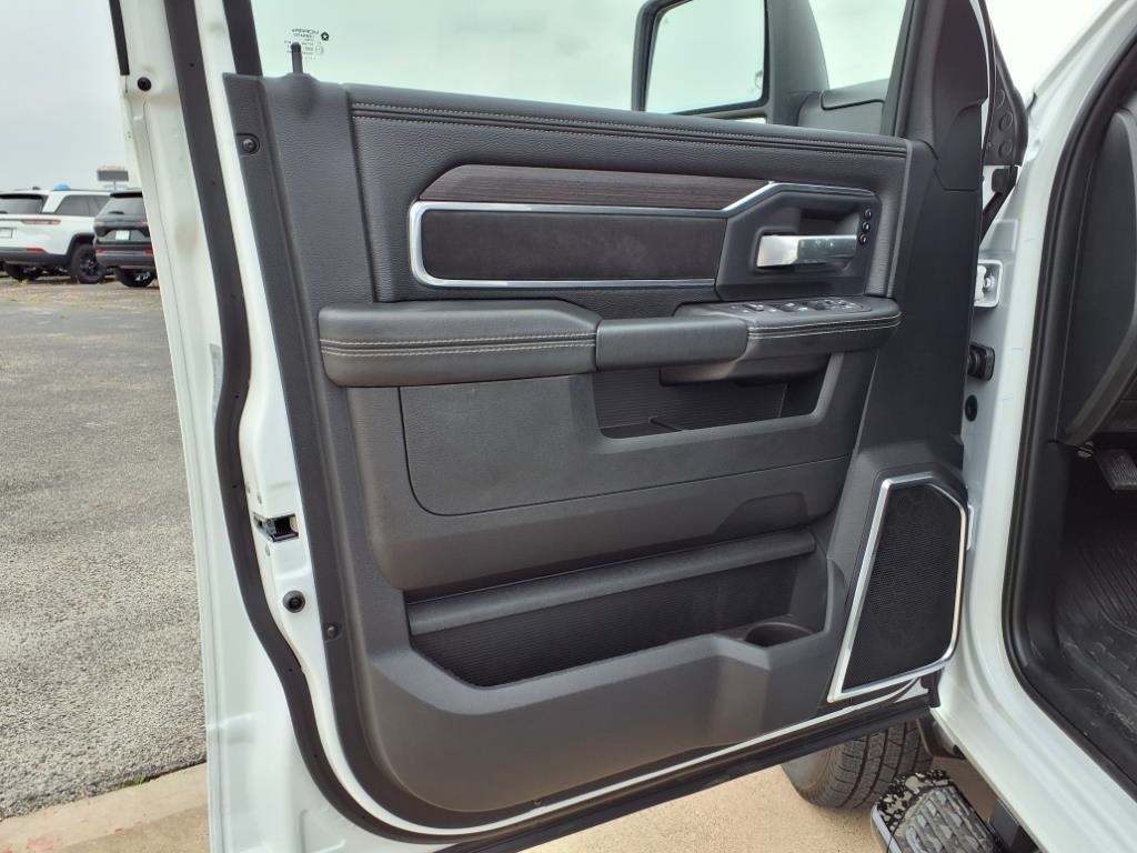 2025 Ram 3500 Laramie photo 8