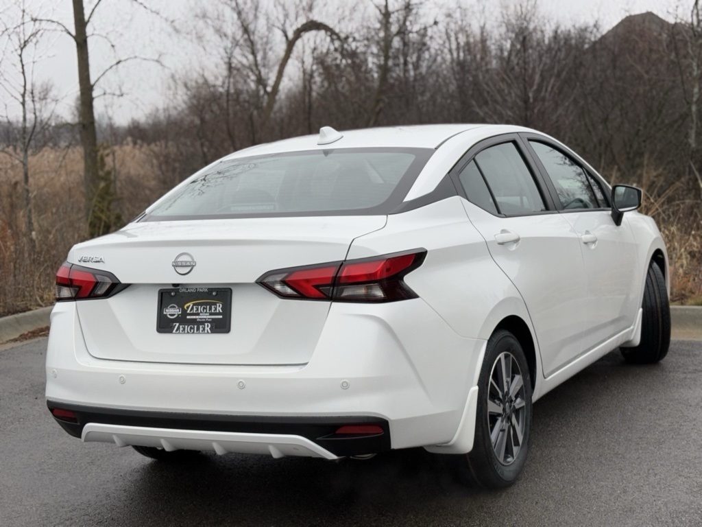 2025 Nissan Versa SV photo 5