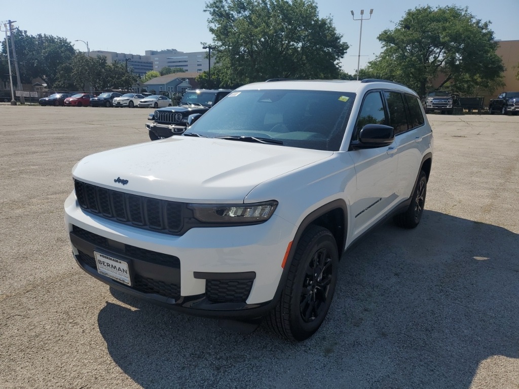 2025 Jeep Grand Cherokee Altitude X photo 3