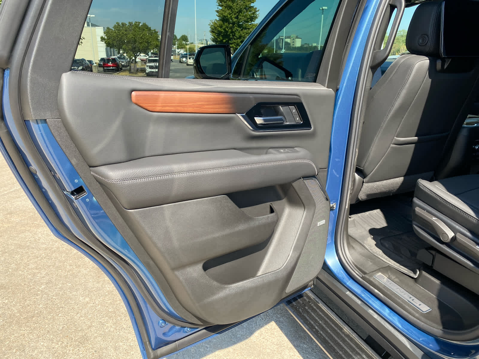 2025 Gmc Yukon Denali photo 28