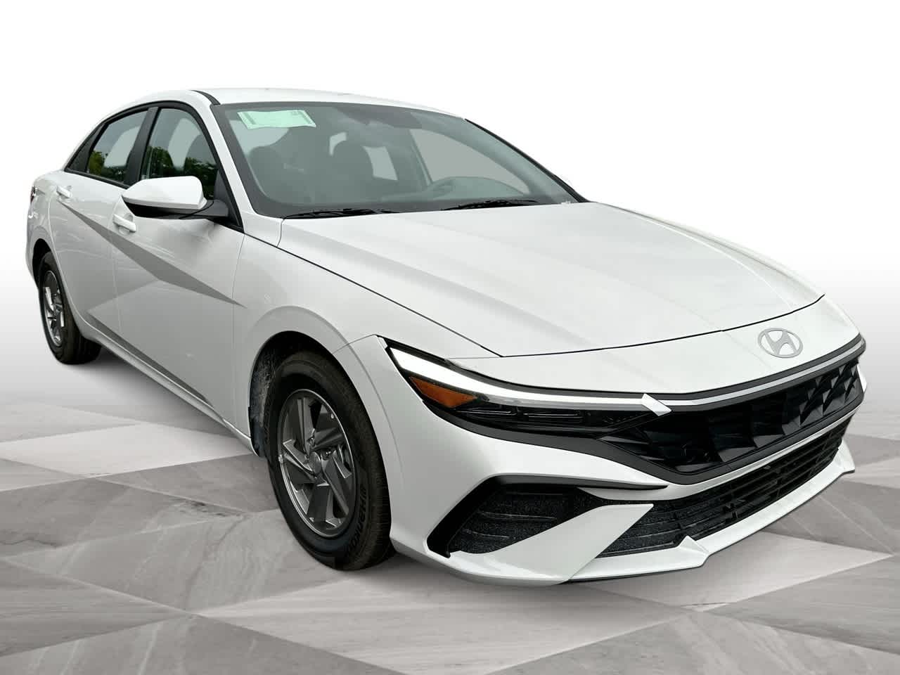 2025 Hyundai Elantra SE photo 2
