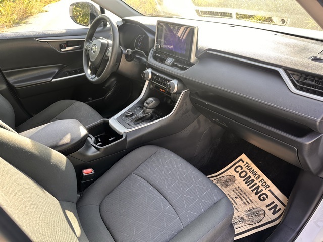 2024 Toyota RAV4 Hybrid XLE photo 15