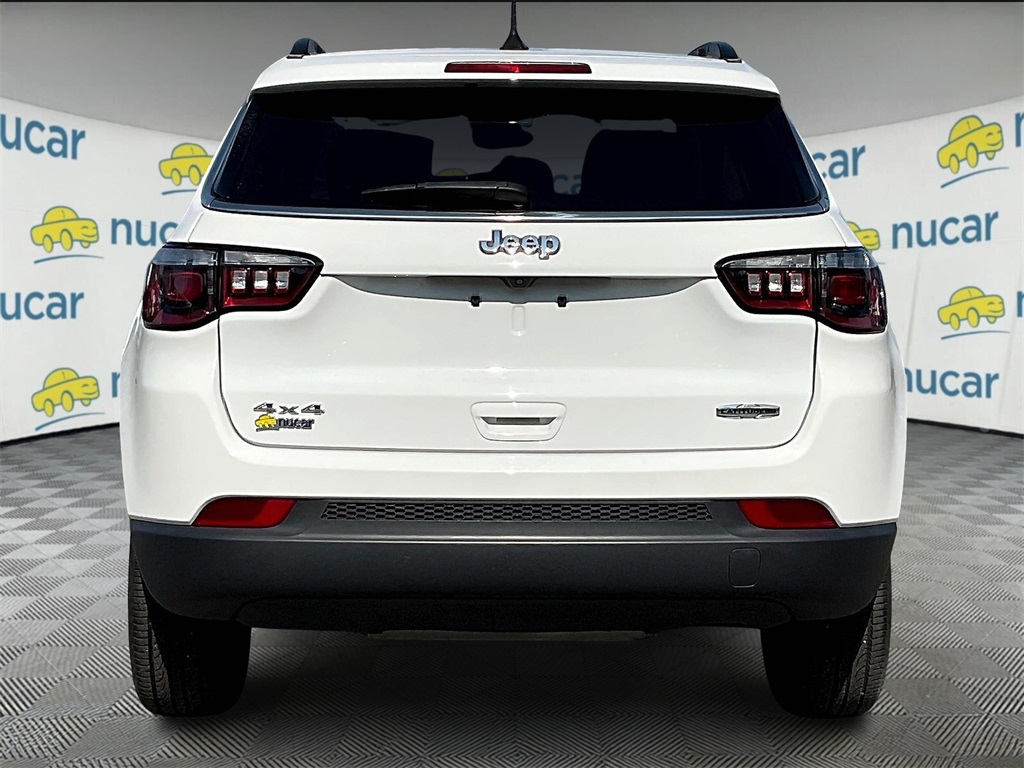 2022 Jeep Compass Latitude Lux photo 5