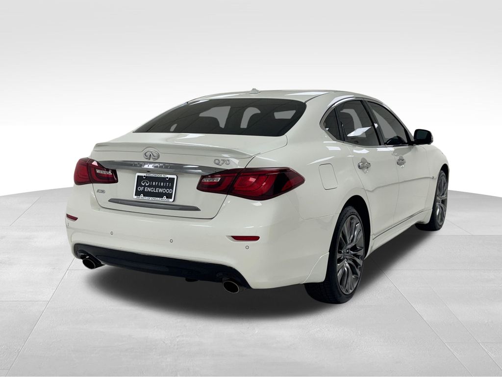 2019 Infiniti Q70 photo 8