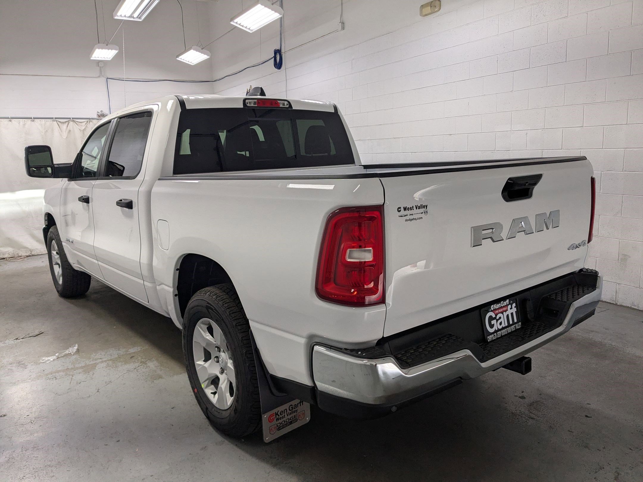 2025 Ram 1500 Tradesman photo 3