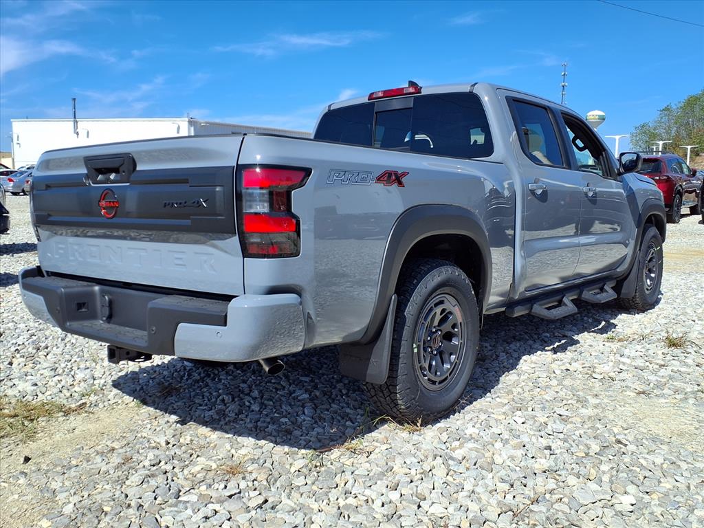 2026 Nissan Frontier PRO-4X photo 2