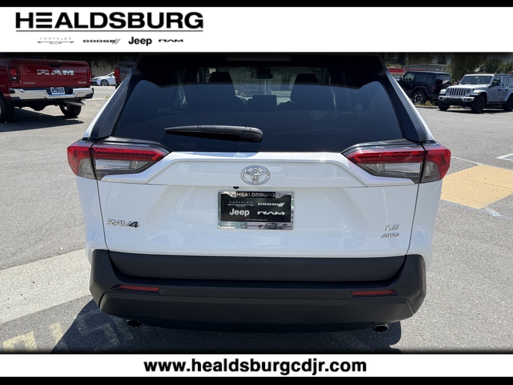 2024 Toyota RAV4 LE photo 3