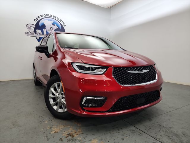 2026 Chrysler Pacifica photo 2