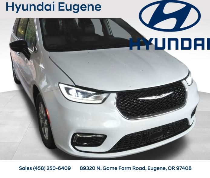 2024 Chrysler Pacifica Touring L's photo