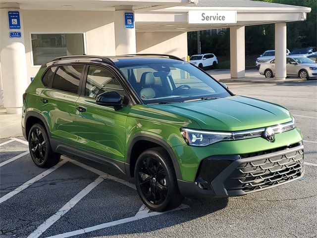 2025 Volkswagen Taos SE photo 3