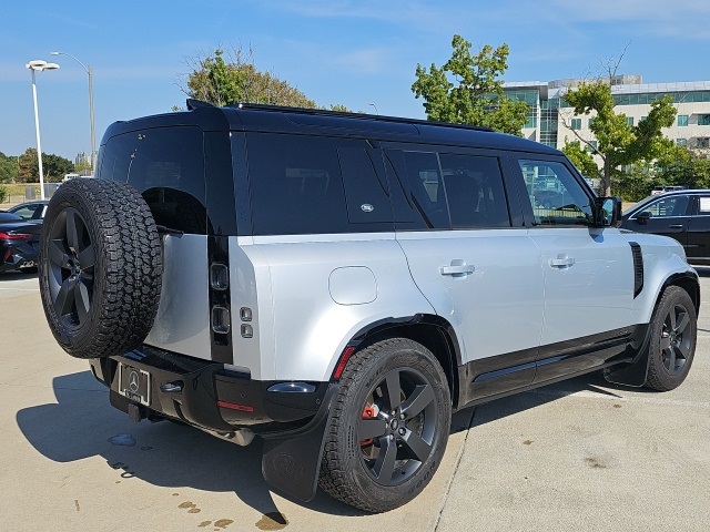 2024 Land Rover Defender 110 photo 4