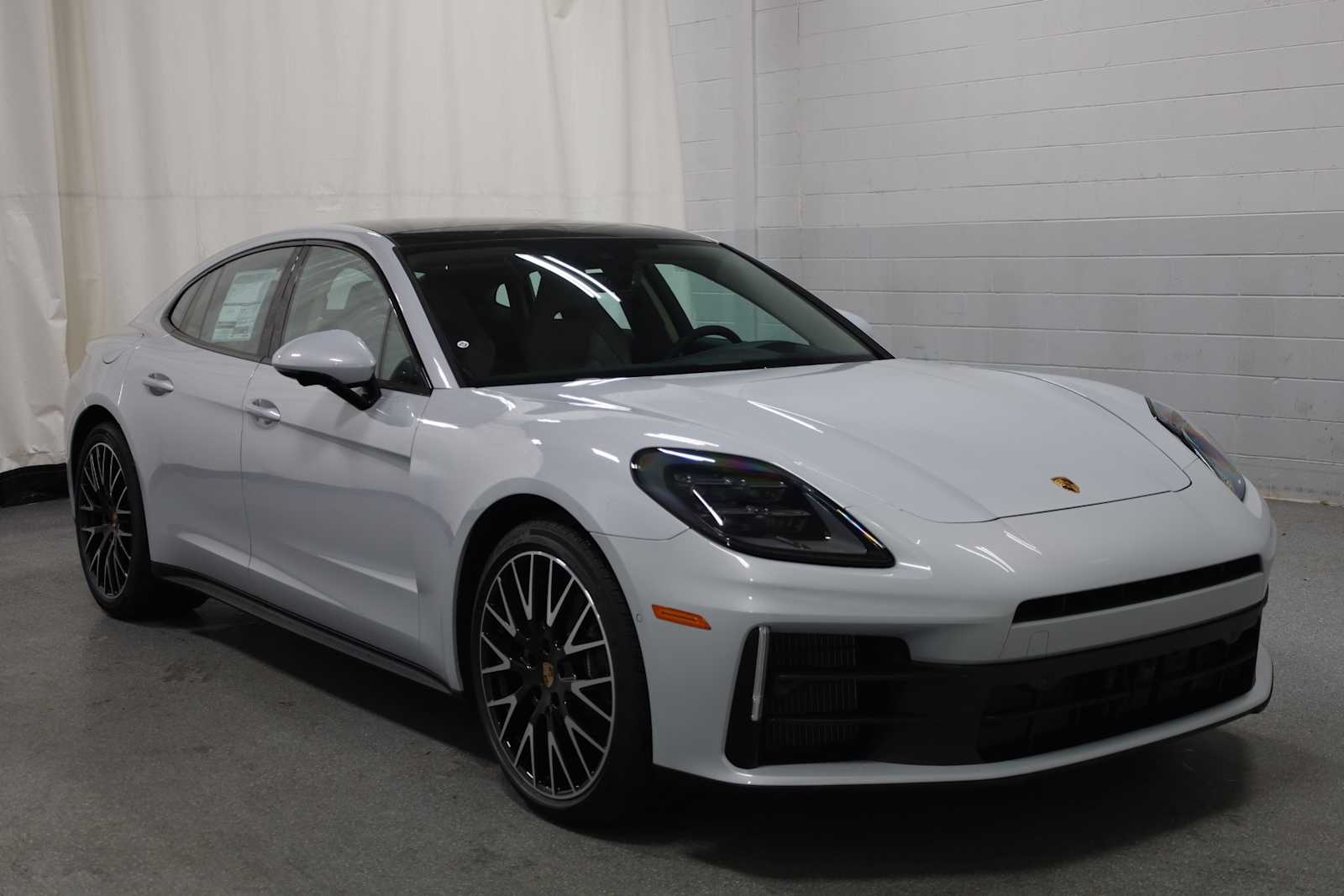 2025 Porsche Panamera 4 photo 12