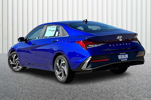 2025 Hyundai Elantra SEL Convenience photo 3