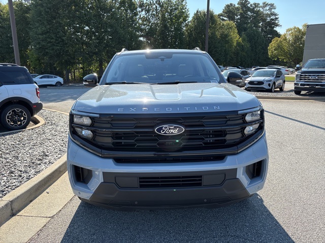 2025 Ford Expedition photo 2