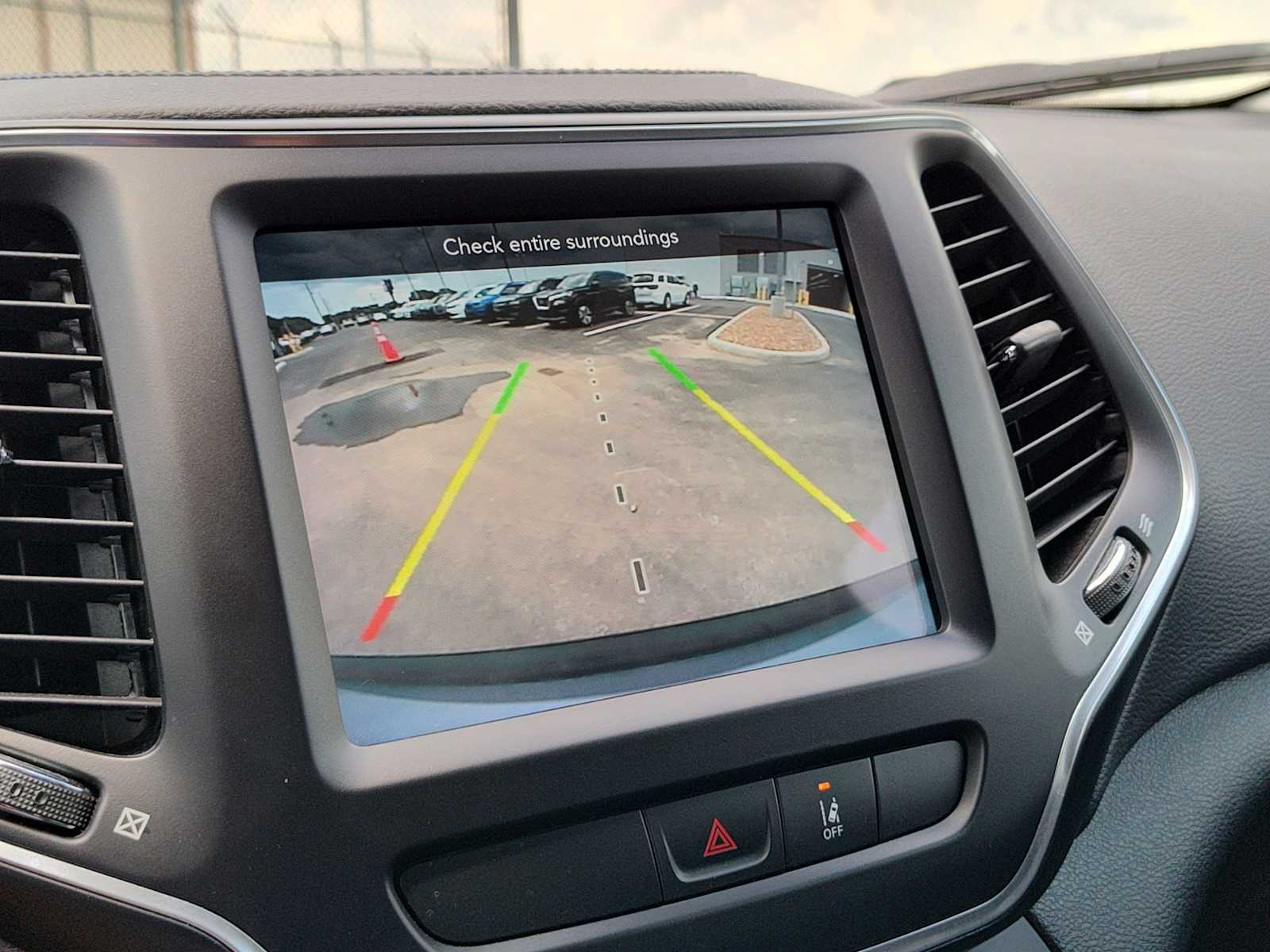 2022 Jeep Cherokee Latitude Lux photo 28