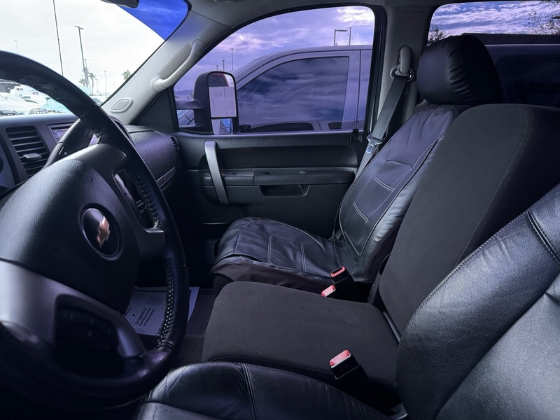2011 Chevrolet Silverado 2500HD LT photo 3