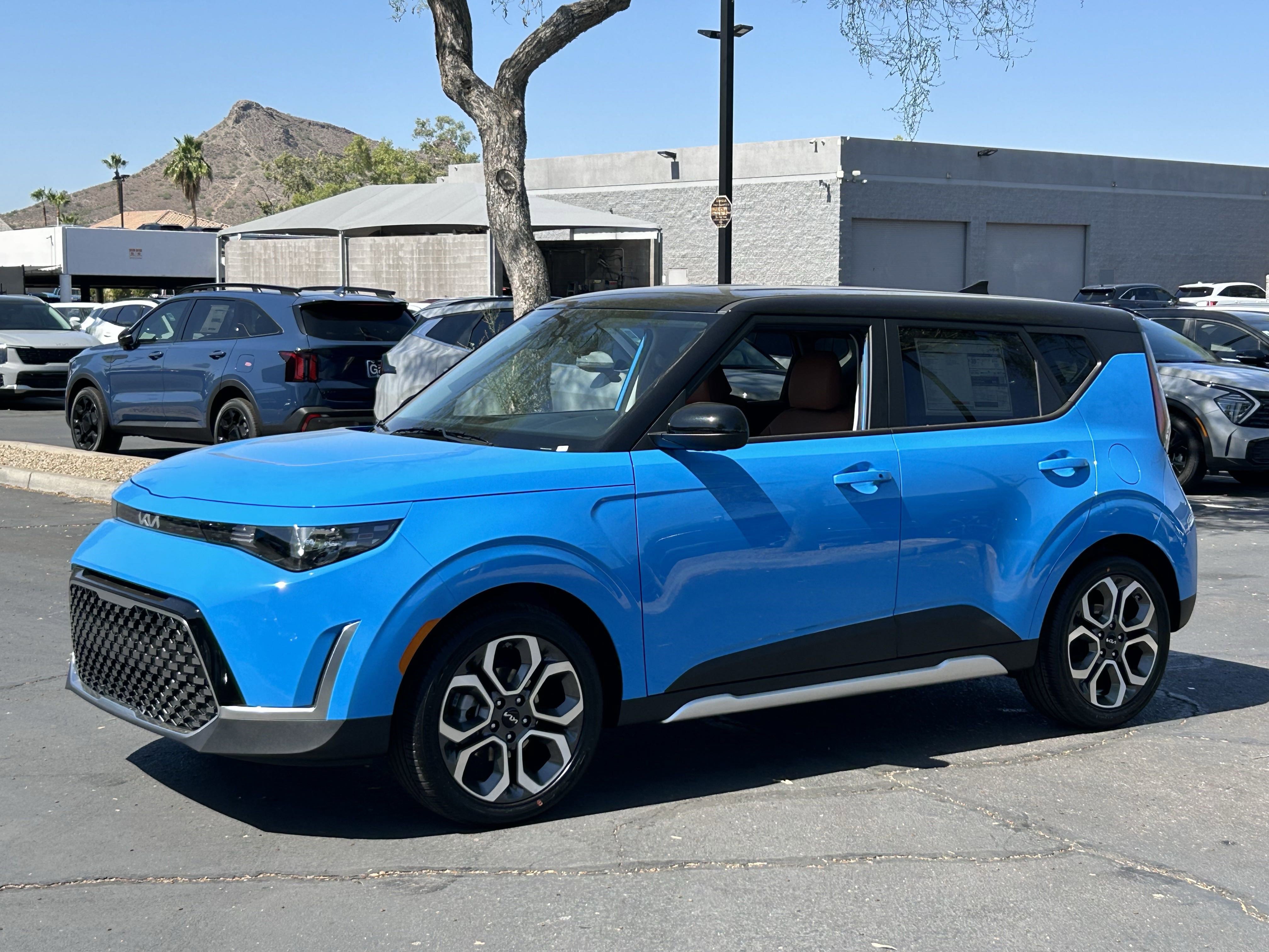 2025 Kia Soul EX photo 2
