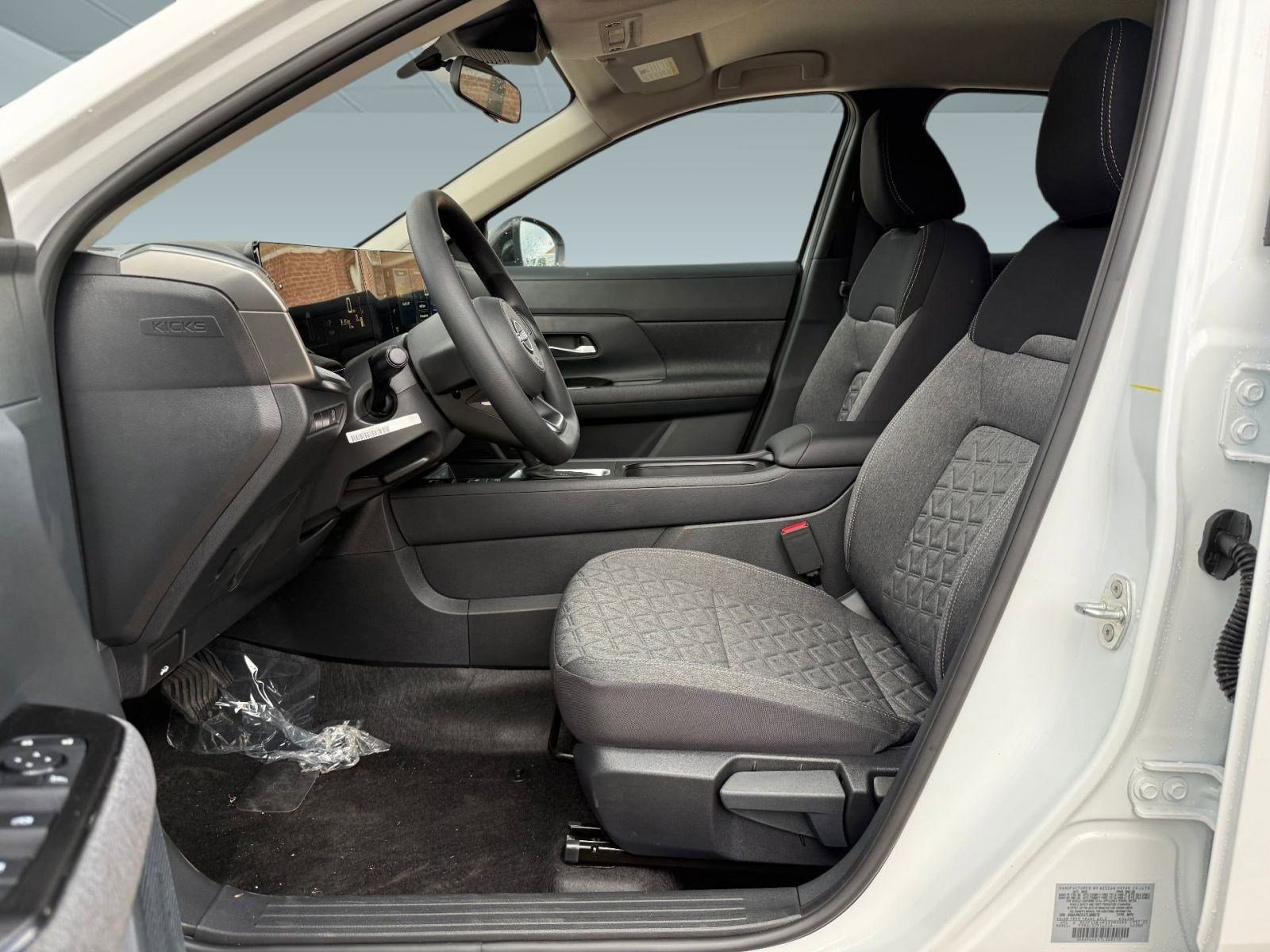 2026 Nissan Kicks SV photo 3