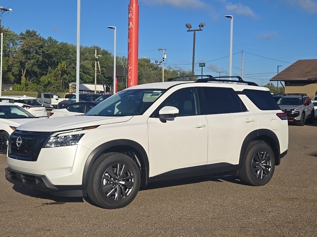 2025 Nissan Pathfinder SV photo 2