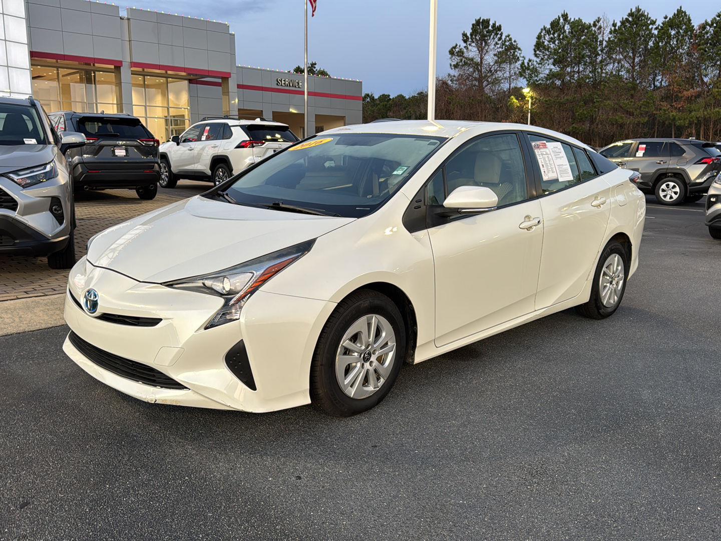 2016 Toyota Prius Two's photo