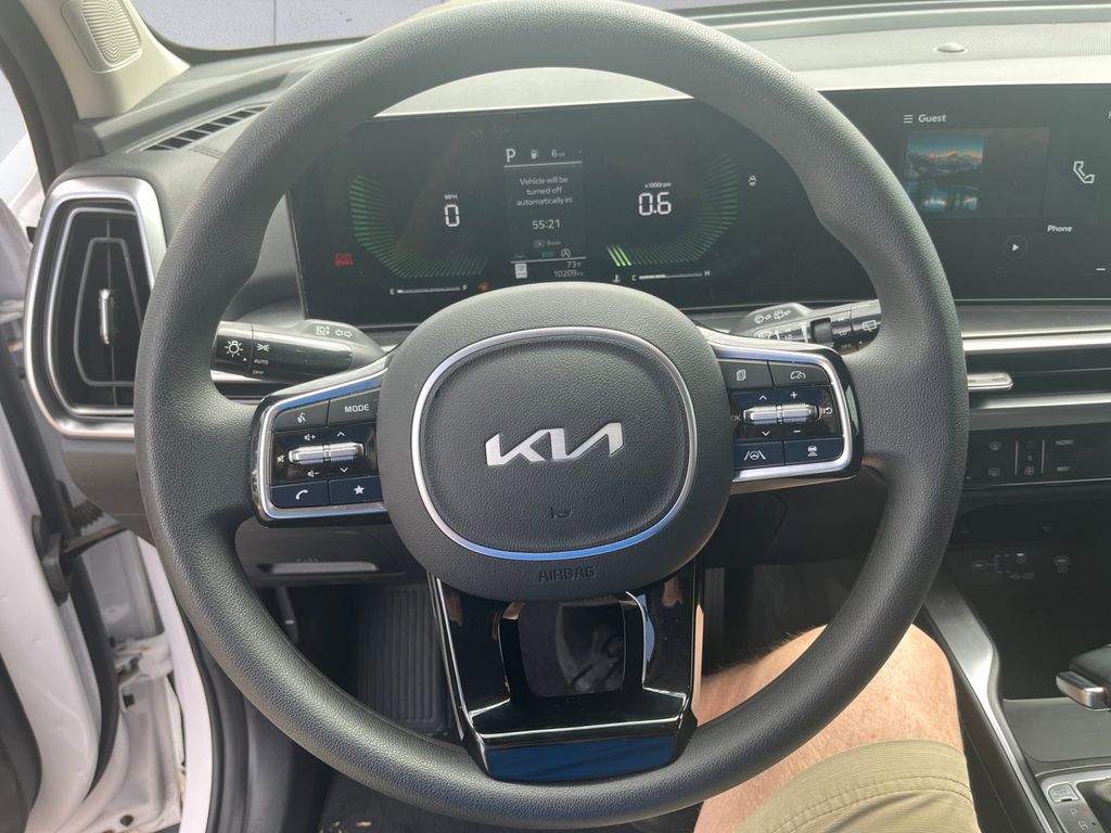 2025 Kia Sorento LX photo 8