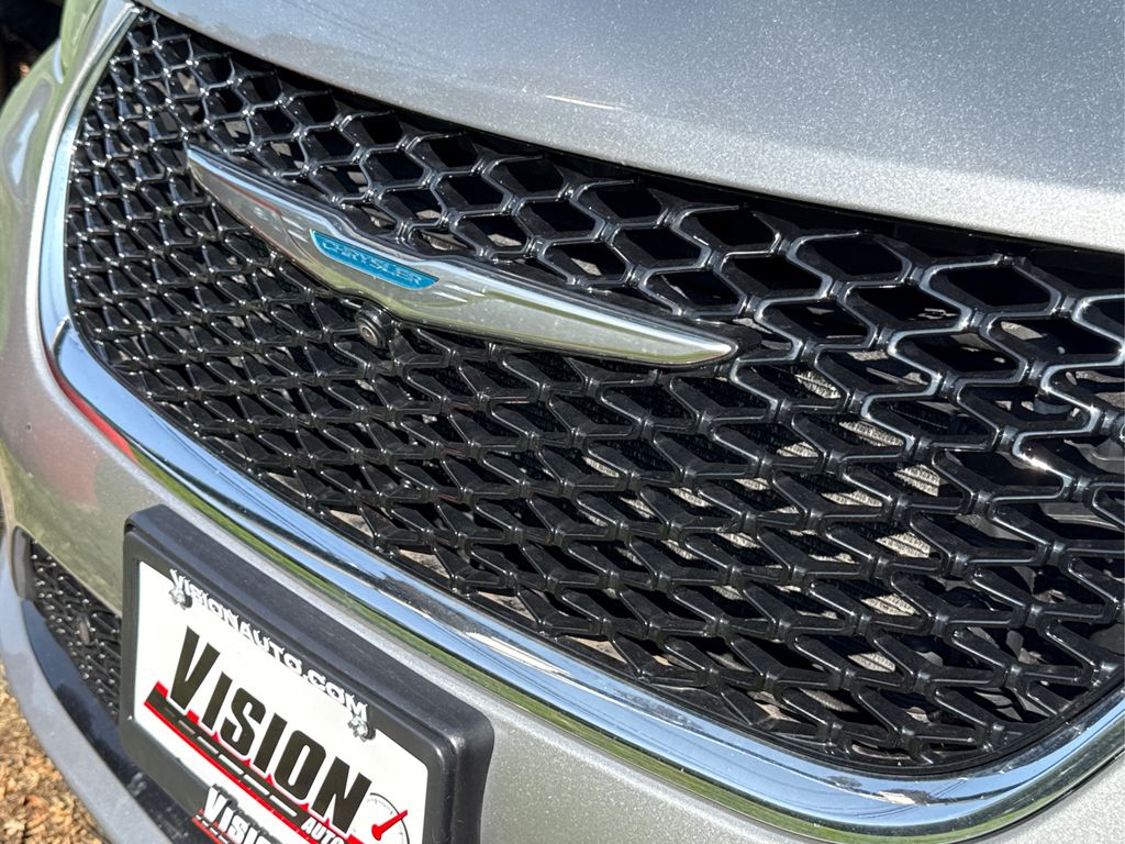 2021 Chrysler Pacifica Hybrid Touring L photo 17
